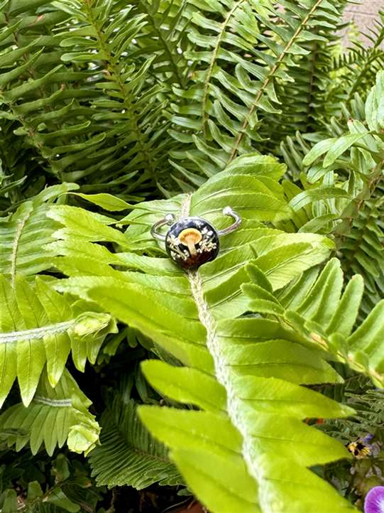 Dainty Foraged Band Ring